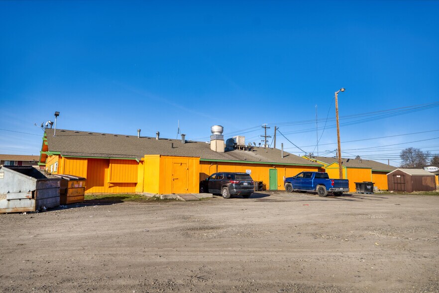 More Photos Of 410 Yakima Valley Hwy, Sunnyside General Retail For Sale