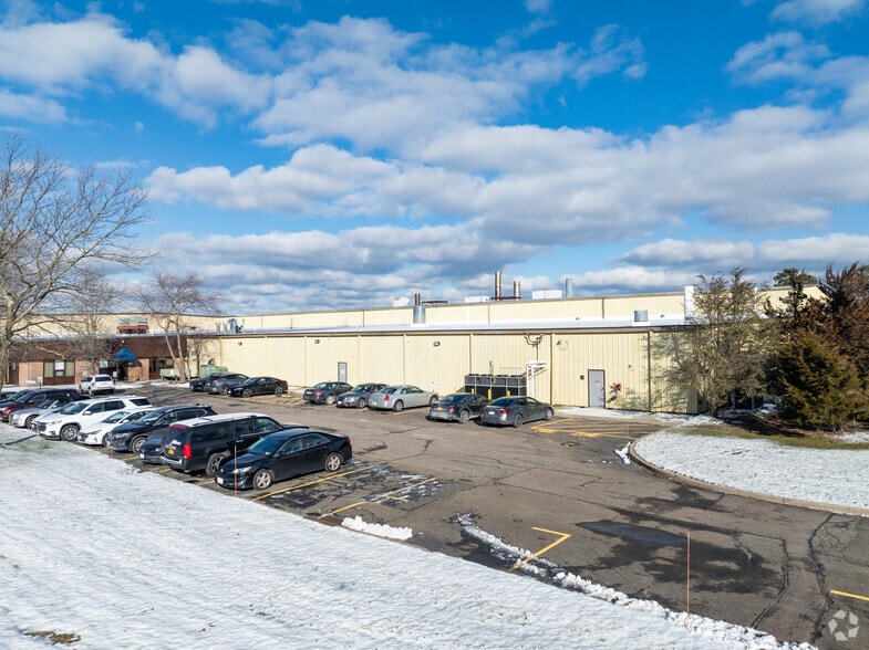 More Photos Of 1852 Old Country Rd, Riverhead Manufacturing For Sale