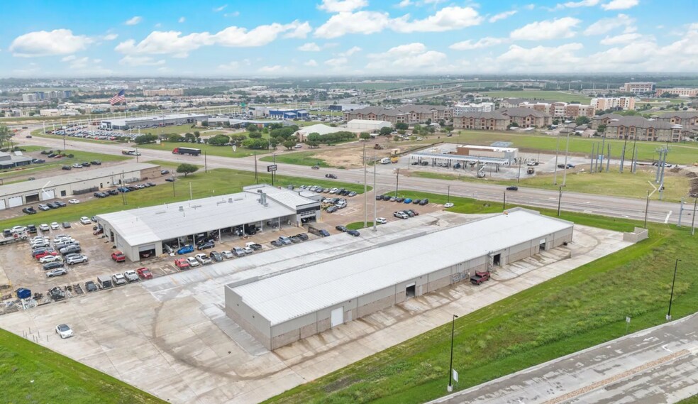 More Photos Of 5759 Bagby Ave, Waco Warehouse For Lease