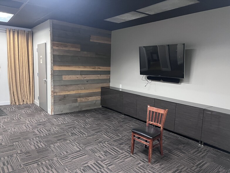 More Photos Of 1025 Brevard Rd, Asheville Storefront Retail Office For Lease