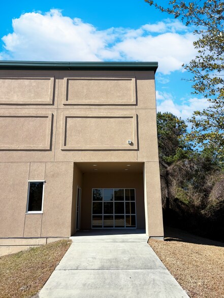More Photos Of 1500 Oracal Pky, Ellabell Warehouse For Lease