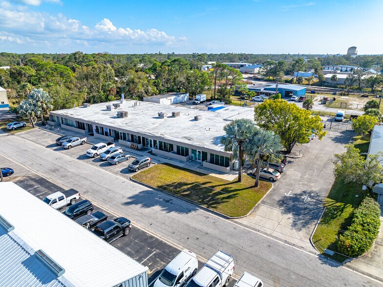 More Photos Of 2192-2198 Princeton St, Sarasota Manufacturing For Sale