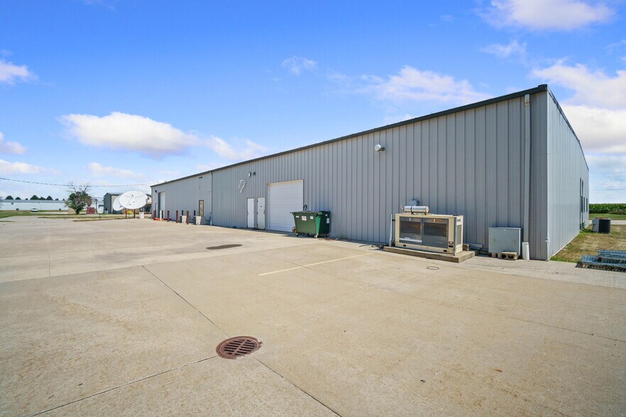 More Photos Of 1801 N 13th Ave E, Newton Flex For Lease