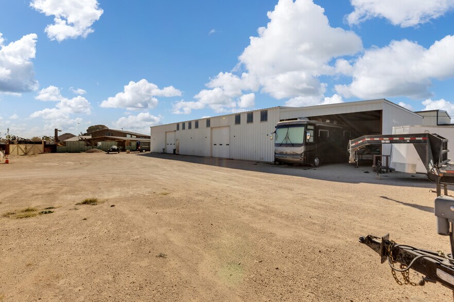 More Photos Of 1525 N Avenue D, Odessa Flex For Sale