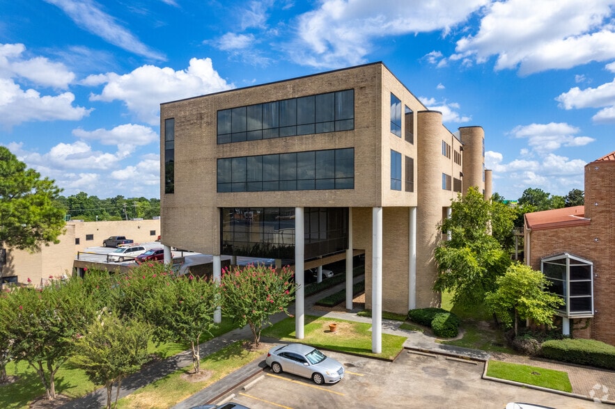 More Photos Of 2855 Mangum Rd, Houston Office For Lease