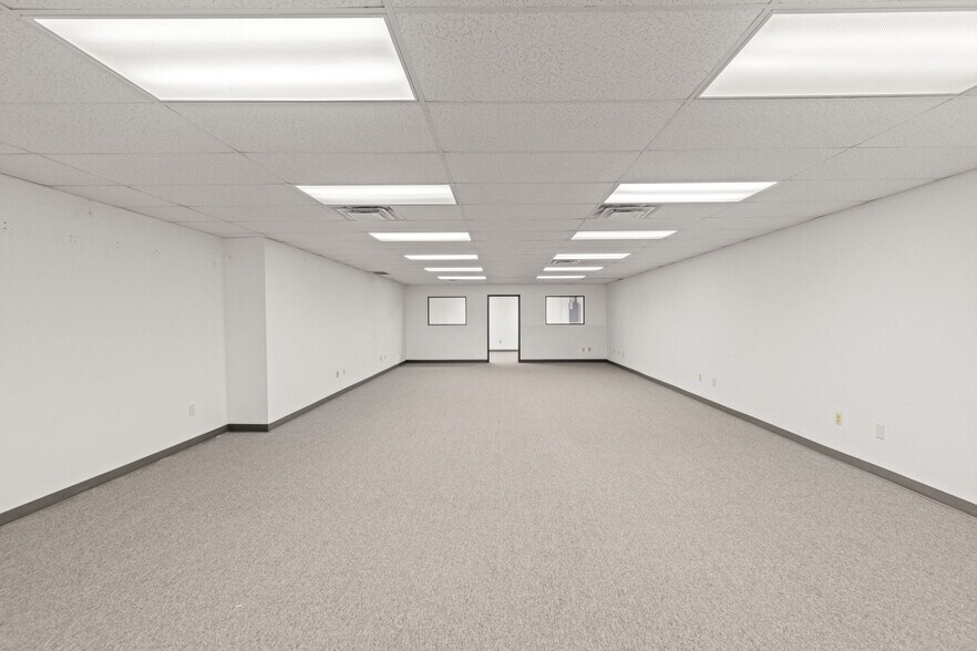 More Photos Of 1301-1333 W 121st Ave, Denver Flex For Lease