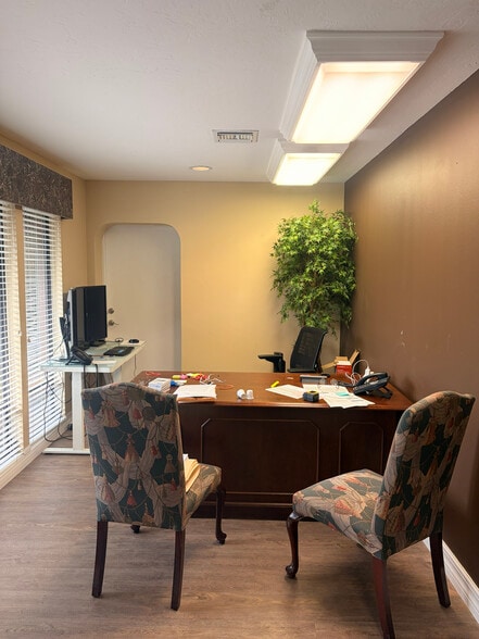 More Photos Of 12734 Kenwood Ln, Fort Myers Office For Sale