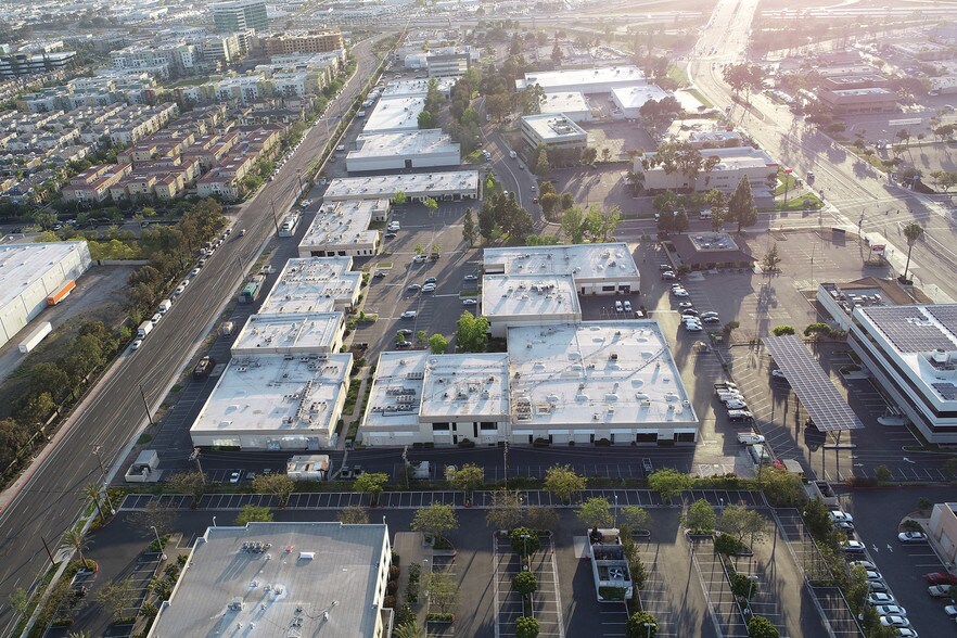 More Photos Of 8953-8993 Complex Dr, San Diego Manufacturing For Lease