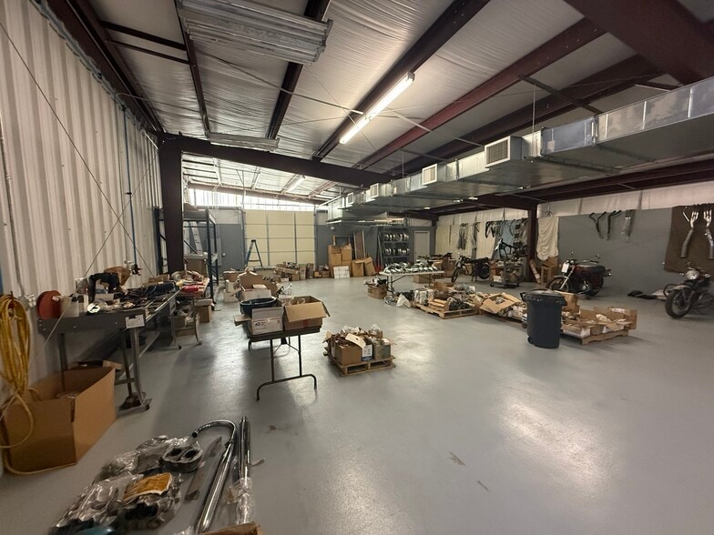 More Photos Of 1454 Oday Rd, Pearland Light Manufacturing For Sale