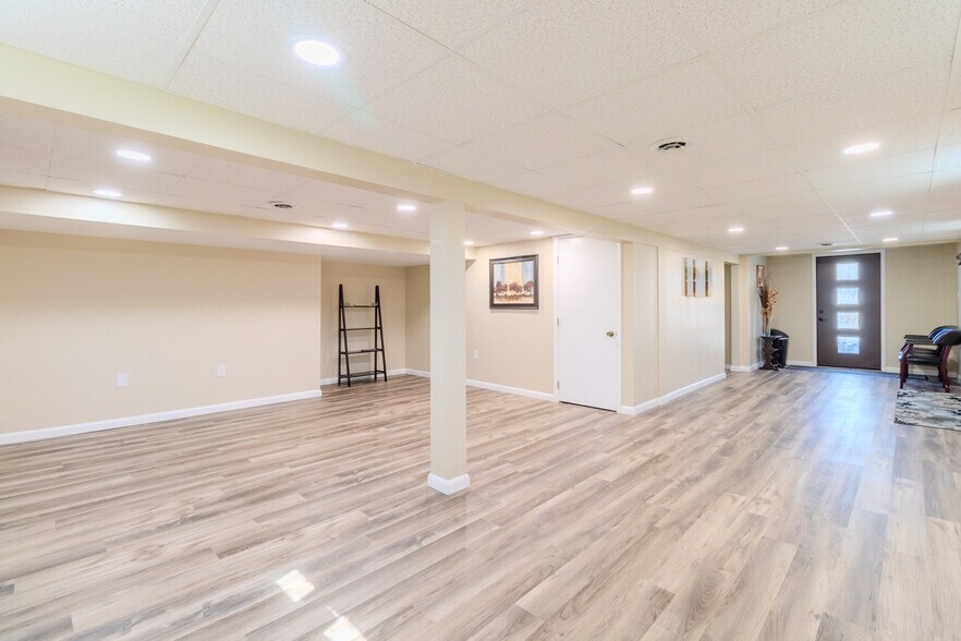 More Photos Of 990 Greensburg Pike, East Pittsburgh Office For Lease