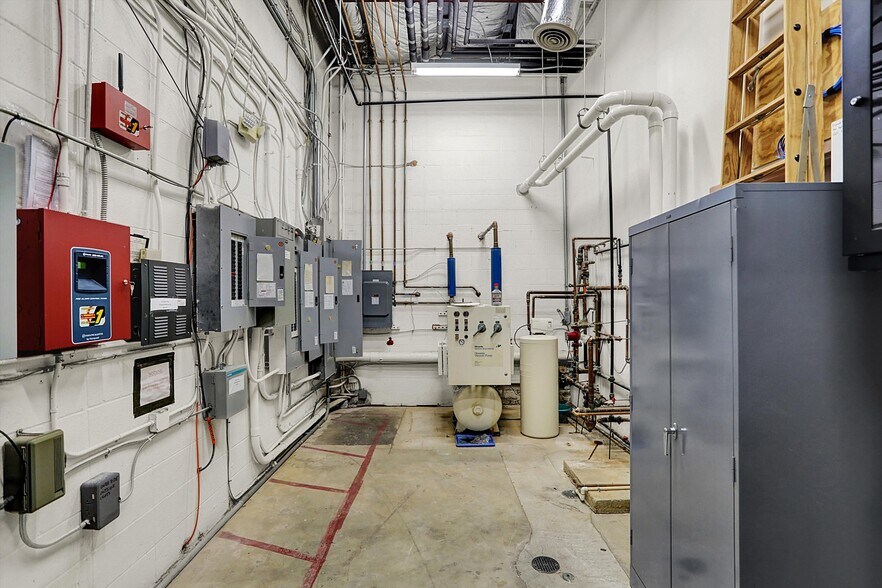 More Photos Of 711 W Gardner Dr, Marion Medical For Sale