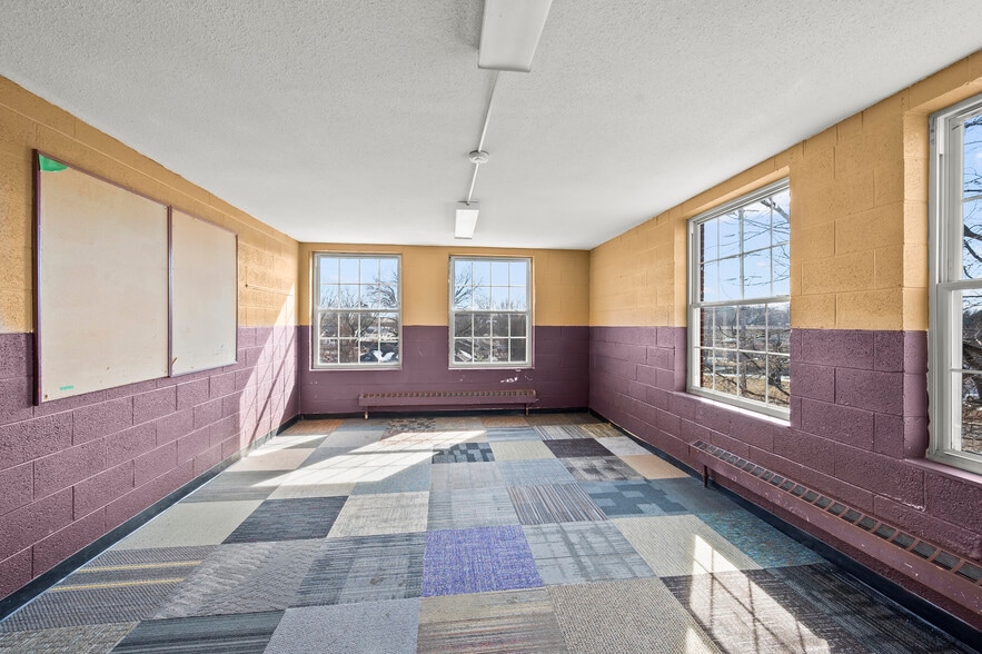 More Photos Of 1619 W Ward Ave, High Point Specialty For Lease