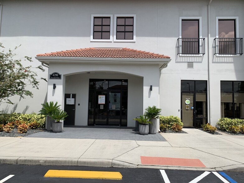 More Photos Of 4300 S Highway 27, Clermont Storefront Retail Office For Lease