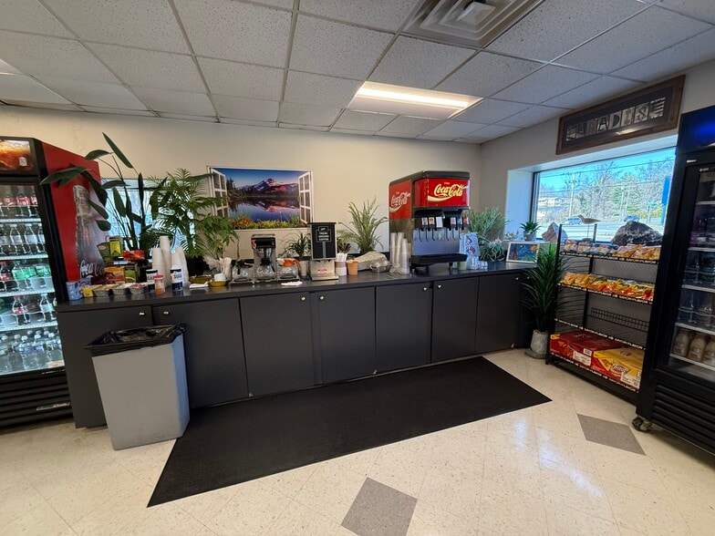 More Photos Of 619 Central Ave E, Edgewater Restaurant For Lease