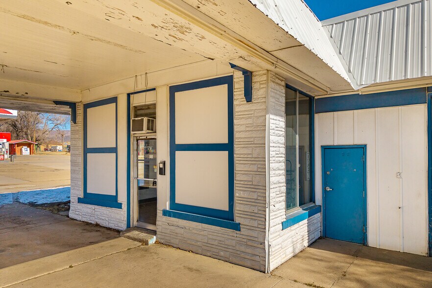 More Photos Of 1101 S 2nd St, Raton Specialty For Sale