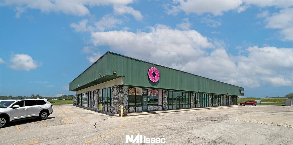 More Photos Of 1085 Eagle Lake Dr, Lawrenceburg Storefront Retail Office For Lease