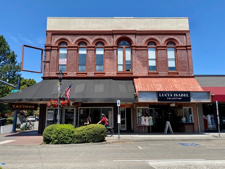 More Photos Of 203-207 E Main St, Hillsboro Storefront Retail Office For Sale