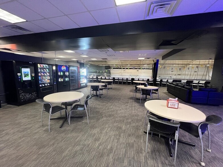 More Photos Of 600 Iron City Dr, Pittsburgh Freestanding For Lease