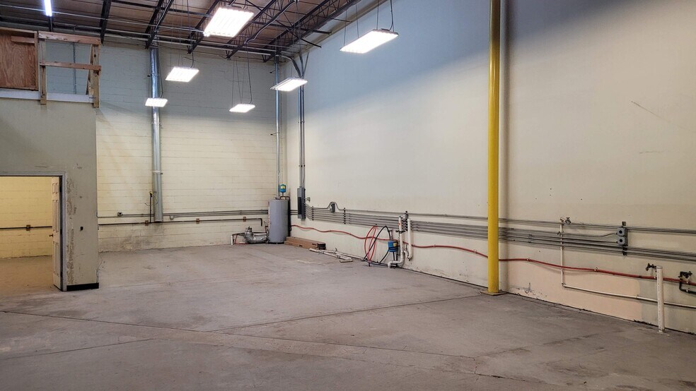 More Photos Of 826 Shannon Dr, Fayetteville Warehouse For Lease