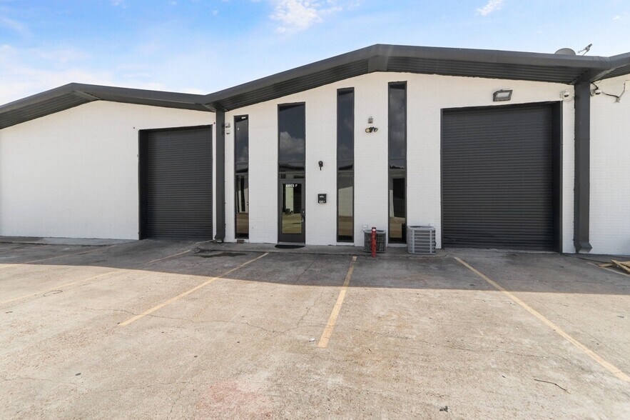 More Photos Of 6201-6205 W 34th St, Houston Warehouse For Lease