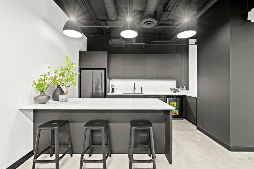 More Photos Of 63 6 Th Av W, Vancouver Medical For Sale