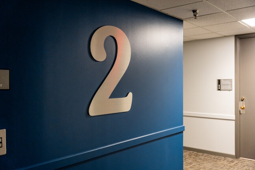 More Photos Of 407 N Cedar Ridge Dr, Duncanville Office Residential For Lease