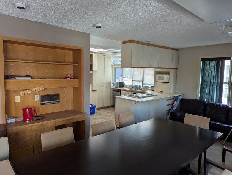 More Photos Of 1403-1411 2nd St SW, Calgary Office For Sale