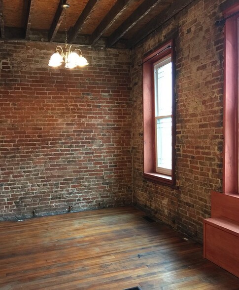 More Photos Of 505 Cherokee St, Leavenworth Loft Creative Space For Sale