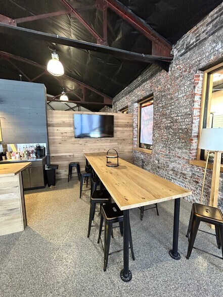 More Photos Of 250 S Mulberry St, Troy Industrial For Sale