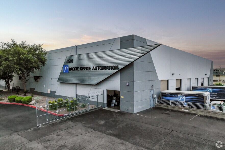 More Photos Of 4501 E McDowell Rd, Phoenix Showroom For Sale