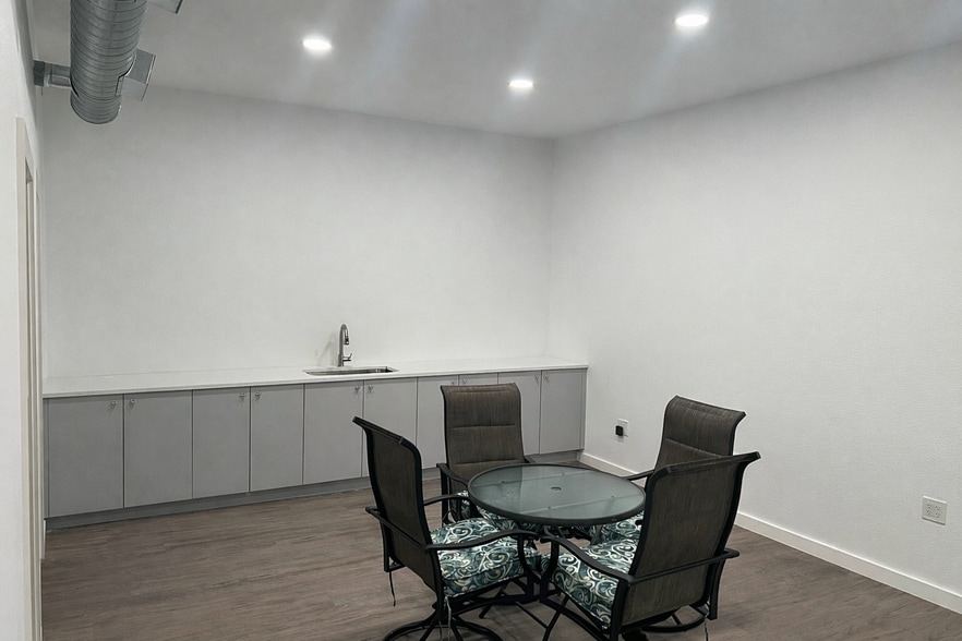 More Photos Of 13025 Harmon Rd, Fort Worth Industrial For Sale