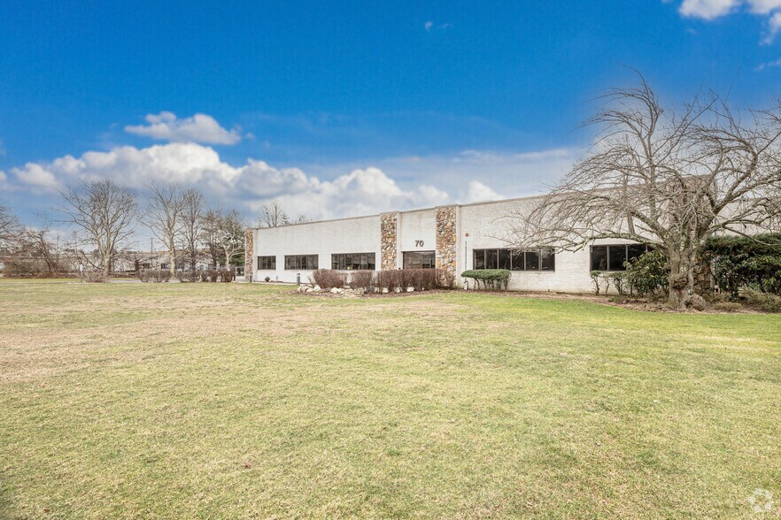 More Photos Of 70 Marcus Dr, Melville Warehouse For Lease