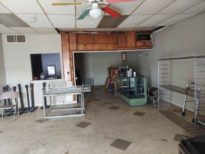 More Photos Of 101 Caldwell St, Paris Restaurant For Lease