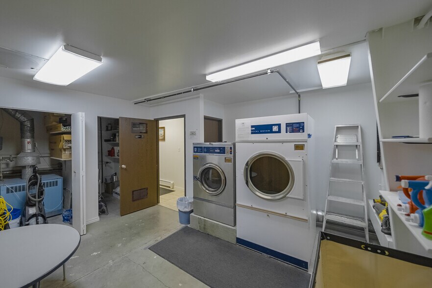 More Photos Of 60 Hickory Ave, Akron Hotel For Sale