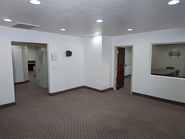 More Photos Of 332 E 3300 S, Salt Lake City Light Distribution For Lease