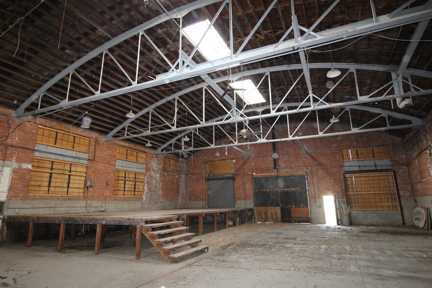 More Photos Of 1 Bay Dr, Great Falls Flex For Sale