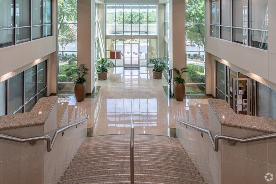 More Photos Of 11603 W Coker Loop Rd, San Antonio Office For Lease