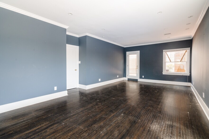 More Photos Of 7677 W Sunset Blvd, Los Angeles General Retail For Sale