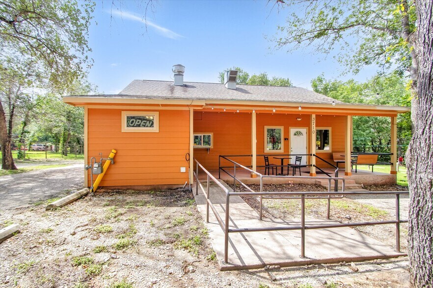 More Photos Of 3710 Waterwood Pass, Elmendorf Restaurant For Sale