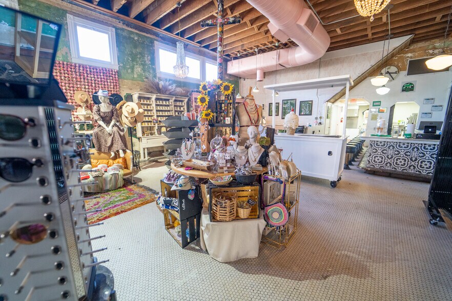 More Photos Of 102 S Main St, Victoria Storefront For Sale