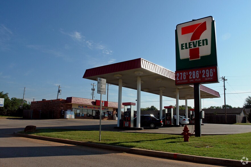 Primary Photo Of 1401 E Memorial Rd, Edmond Convenience Store For Lease