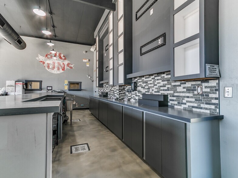More Photos Of 504 Stinson St, Norman Convenience Store For Sale