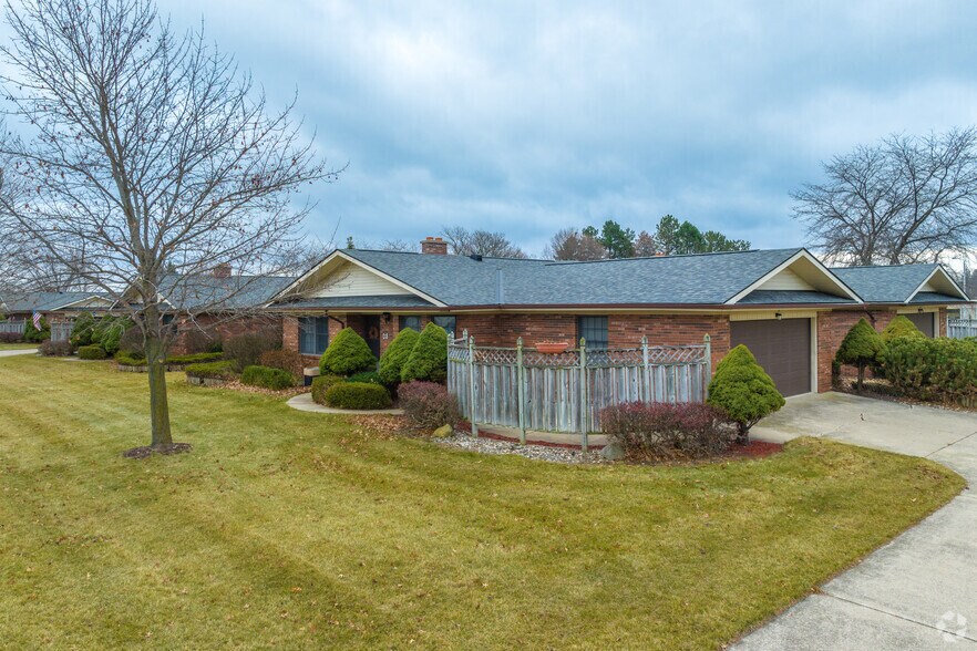 More Photos Of 1565 N Hickory Rd, Owosso Apartments For Sale