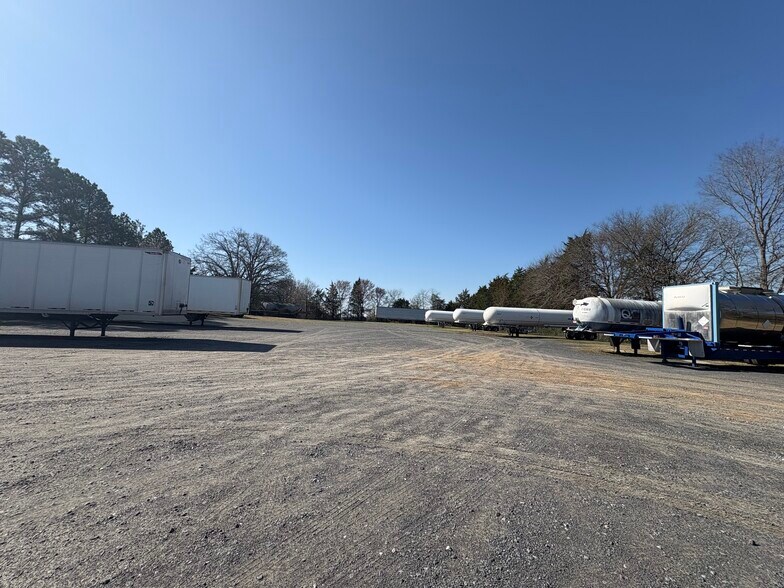 More Photos Of 3010 Lancaster Hwy, Richburg Service For Lease