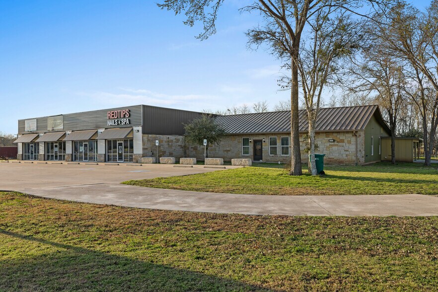 More Photos Of 1417 W State Highway 71, La Grange General Retail For Lease