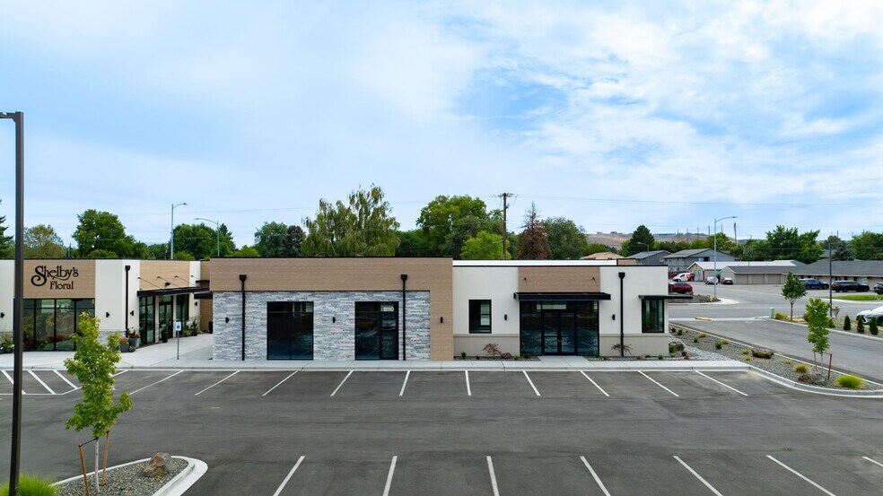 More Photos Of 6018 W Clearwater Ave, Kennewick General Retail For Lease