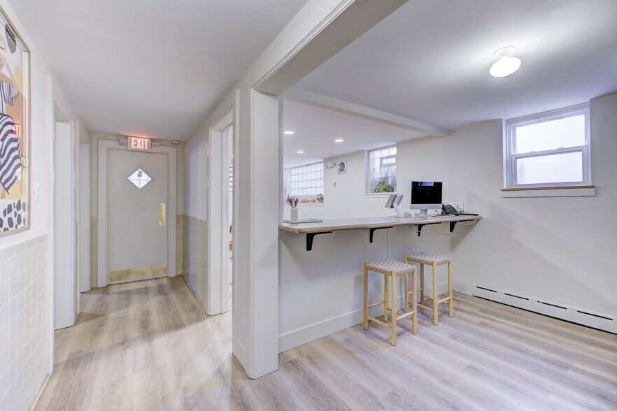 More Photos Of 8750 W 9 Mile Rd, Oak Park Office Residential For Lease