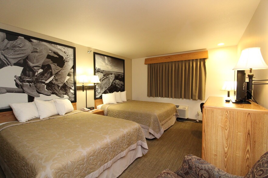 More Photos Of 201 14th St W, Hardin Hotel For Sale