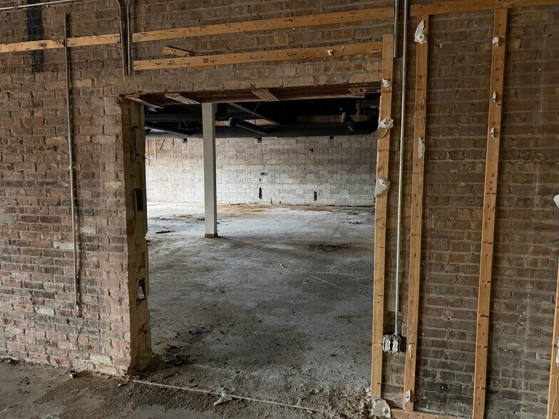 More Photos Of 529-535 E 5th Ave, Gary Restaurant For Lease