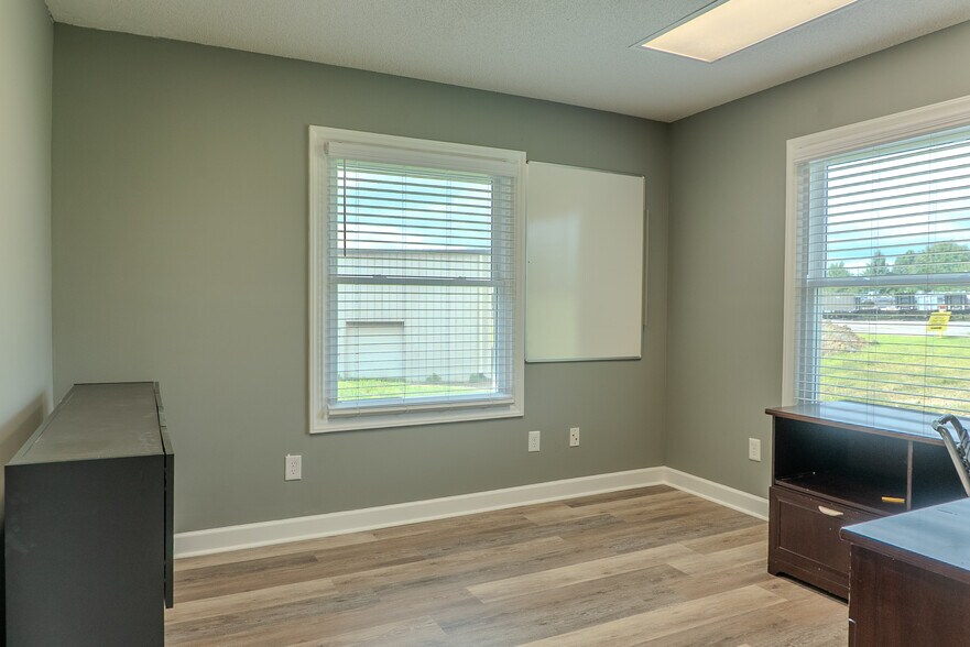 More Photos Of 6504 Burlington Rd, Whitsett Manufacturing For Lease